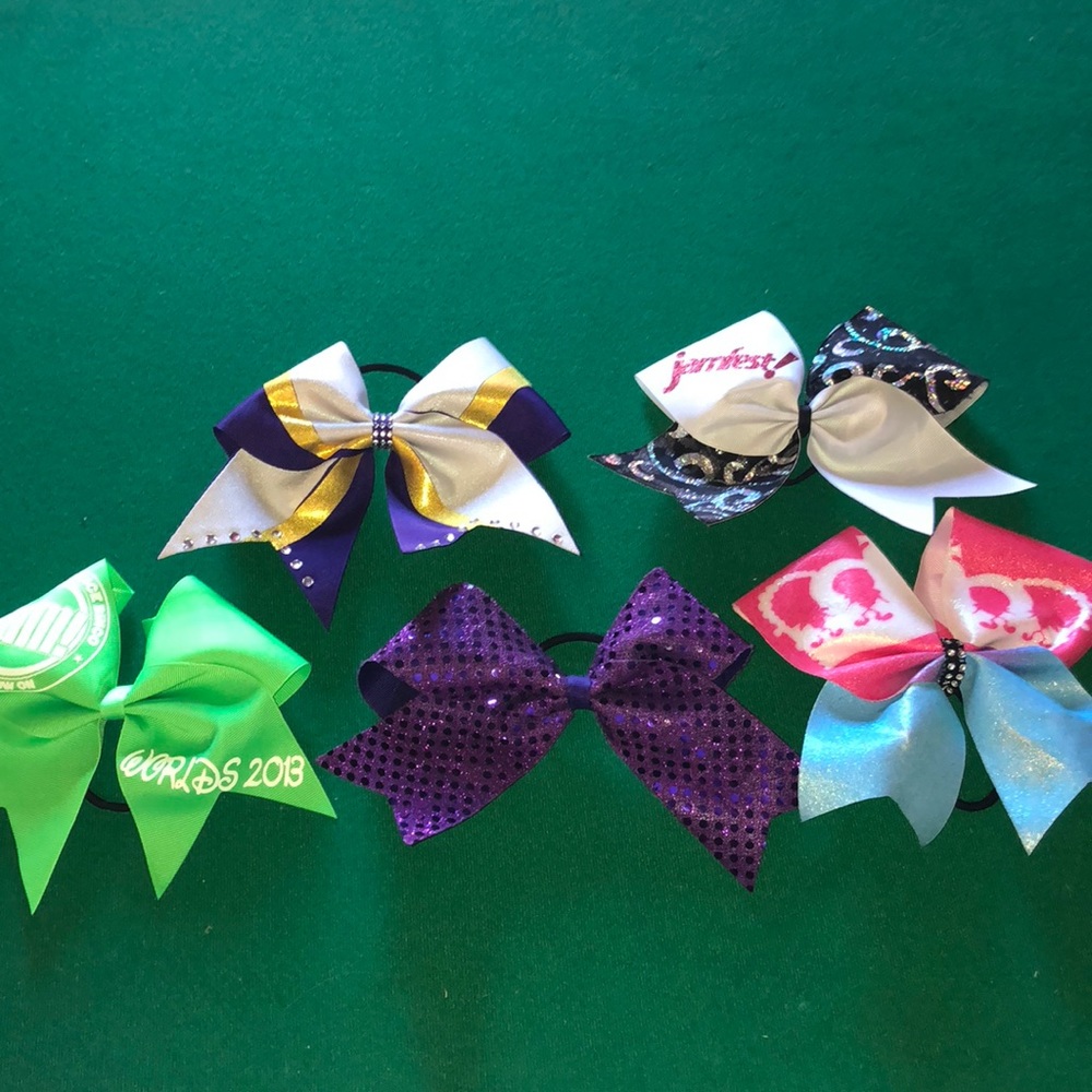 5 cheer bows